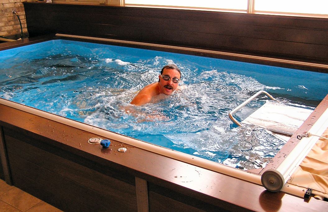 Jorge Goldstein pictured swimming in his indoor "treadmill" pool.